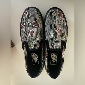 Limited Edition Platform Vans Slip-On - Floral Black